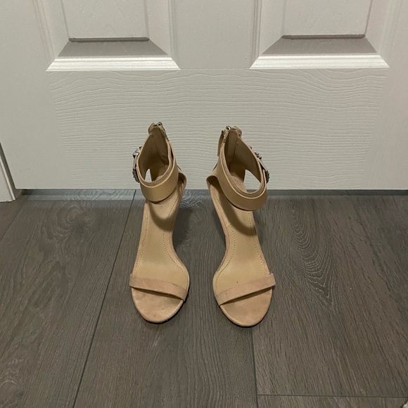 Nude Zara heels in size 36. Have been worn a few times. Super comfortable! - Picture 3 of 4